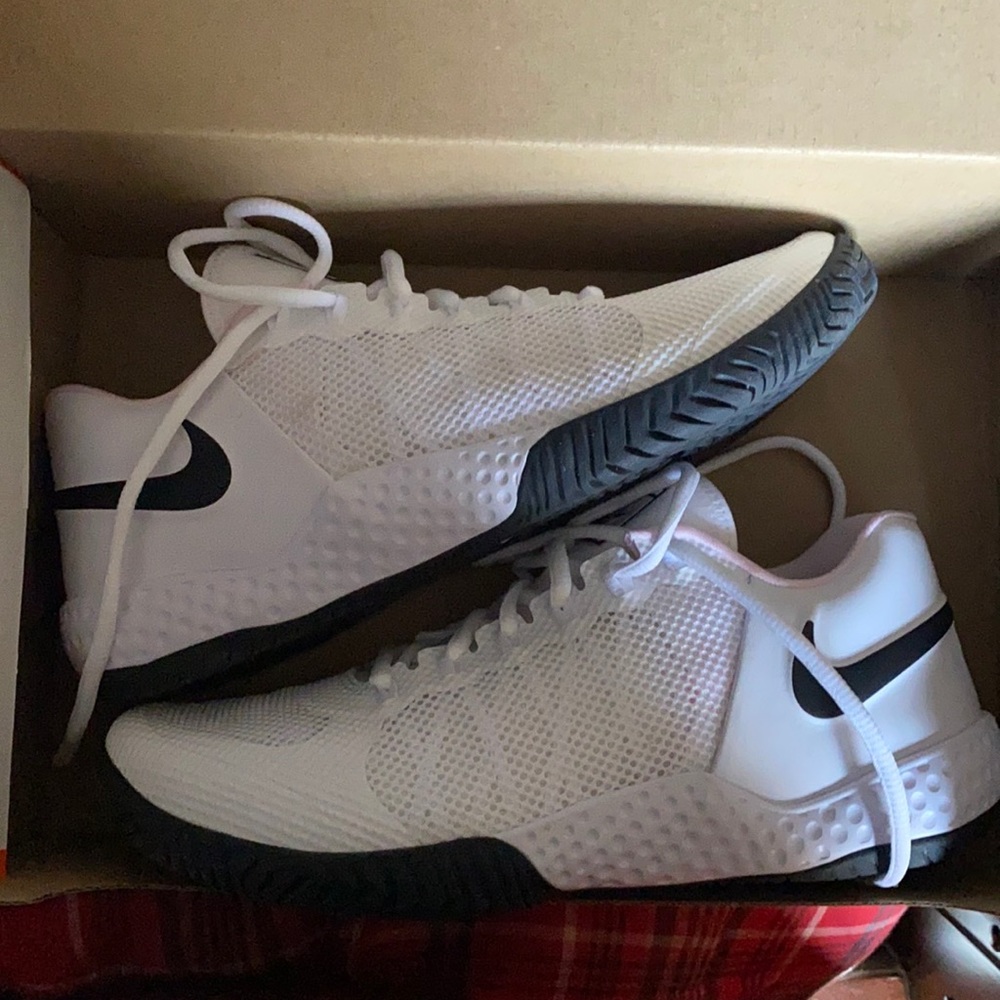 NKE COURT WOMENS TENNIS SHOES